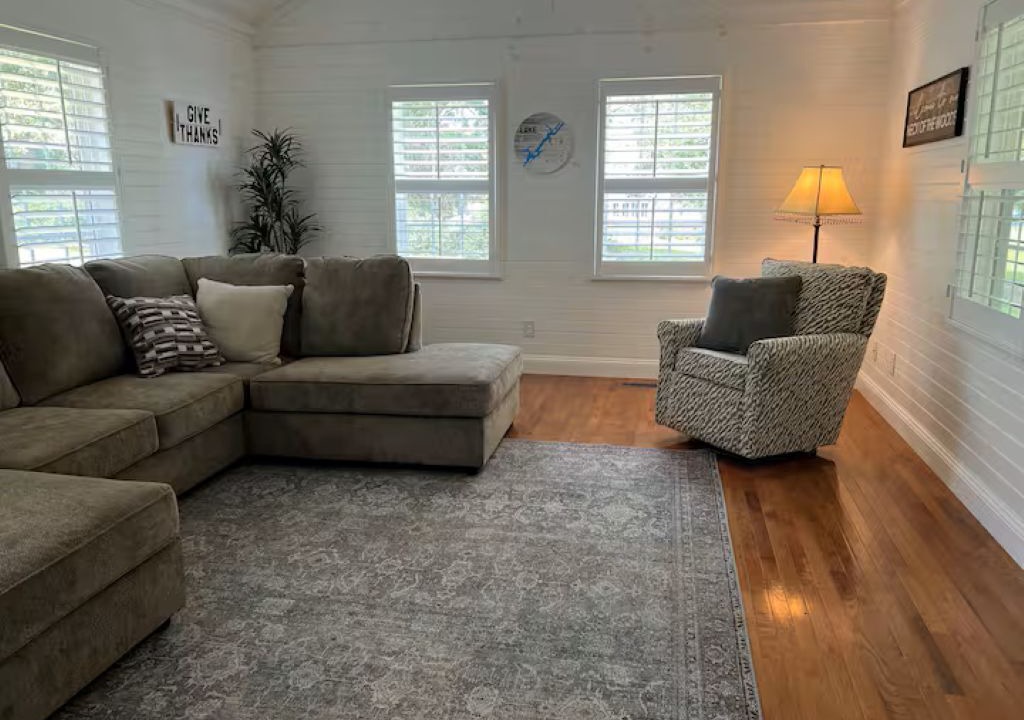 Photo of Livingroom in Guntersville