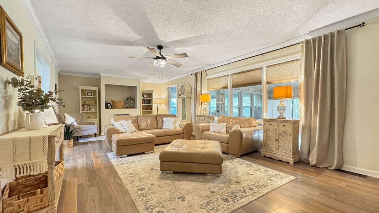 Photo of Livingroom in Skyland Park
