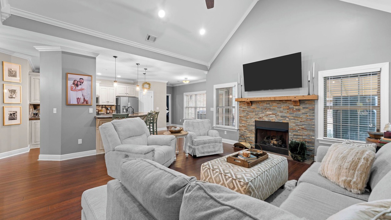 Photo of Livingroom in Northport
