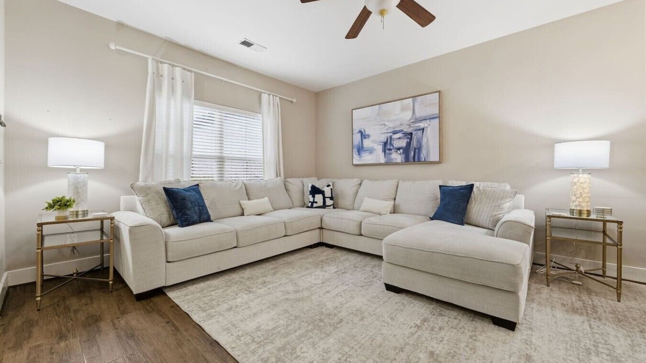 Photo of Livingroom in Hoover