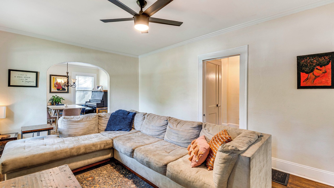 Photo of Livingroom in Hapeville