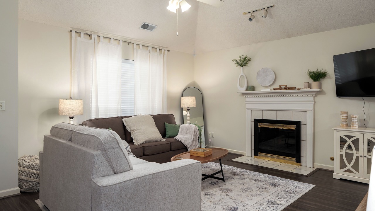 Photo of Livingroom in Pelham