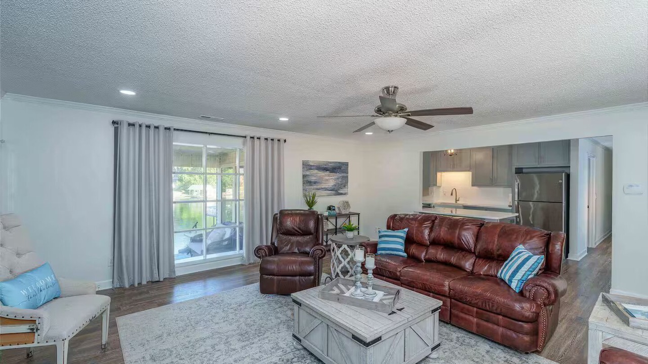 Photo of Livingroom in Muscle Shoals