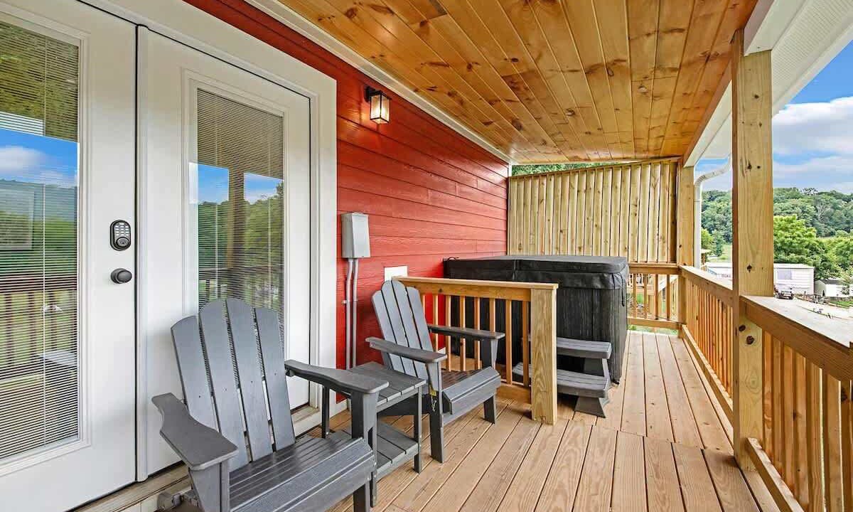 Photo of Patio Balcony in Lookout Valley Neighborhood Association