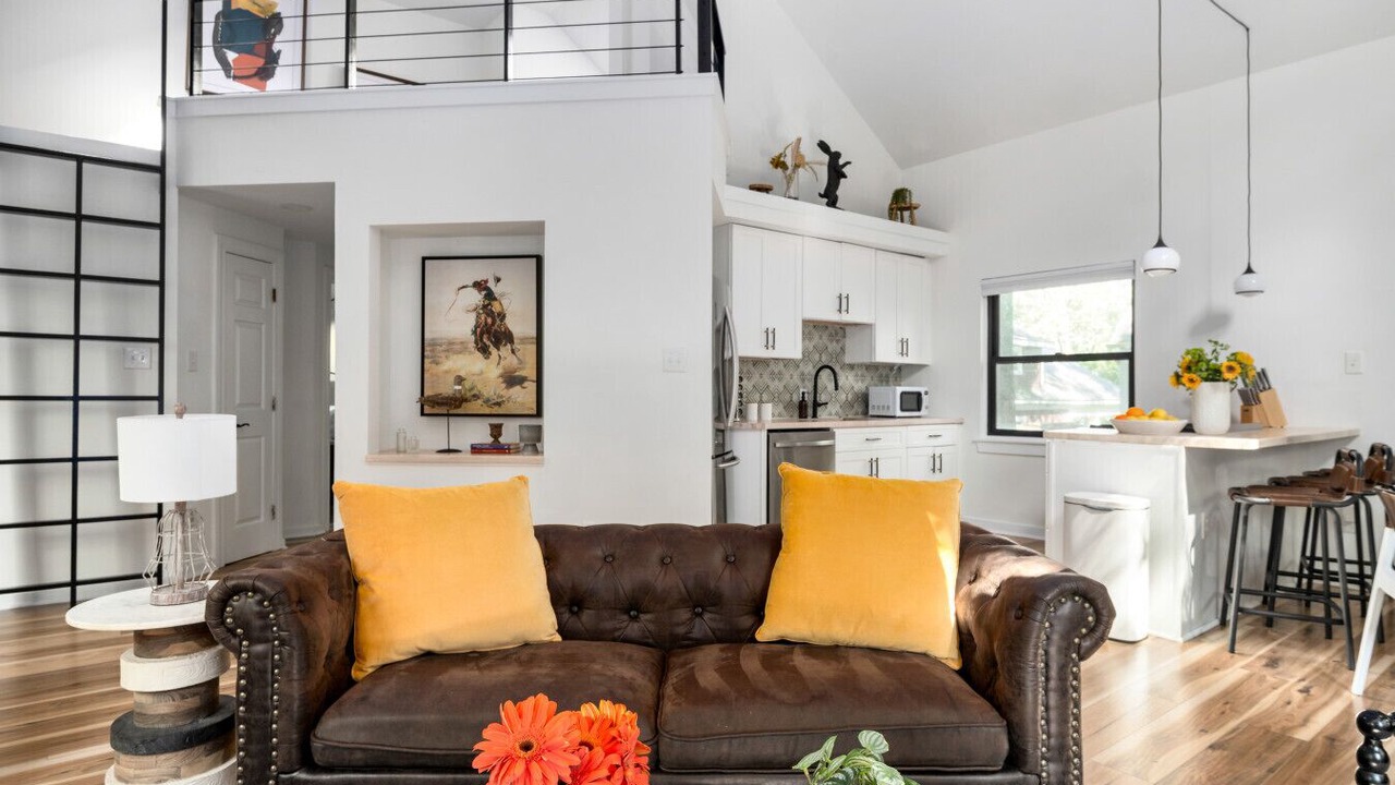 Photo of Livingroom in Inman Park