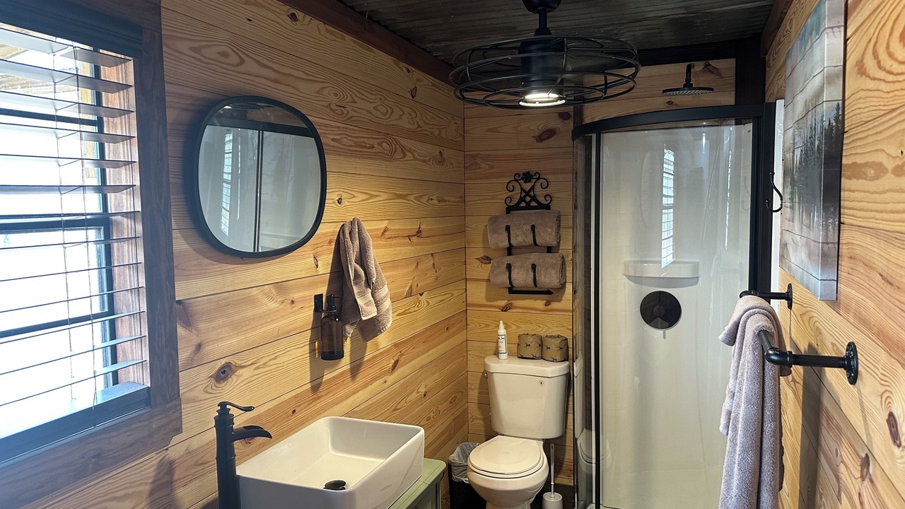 Photo of Bathroom in Haleyville