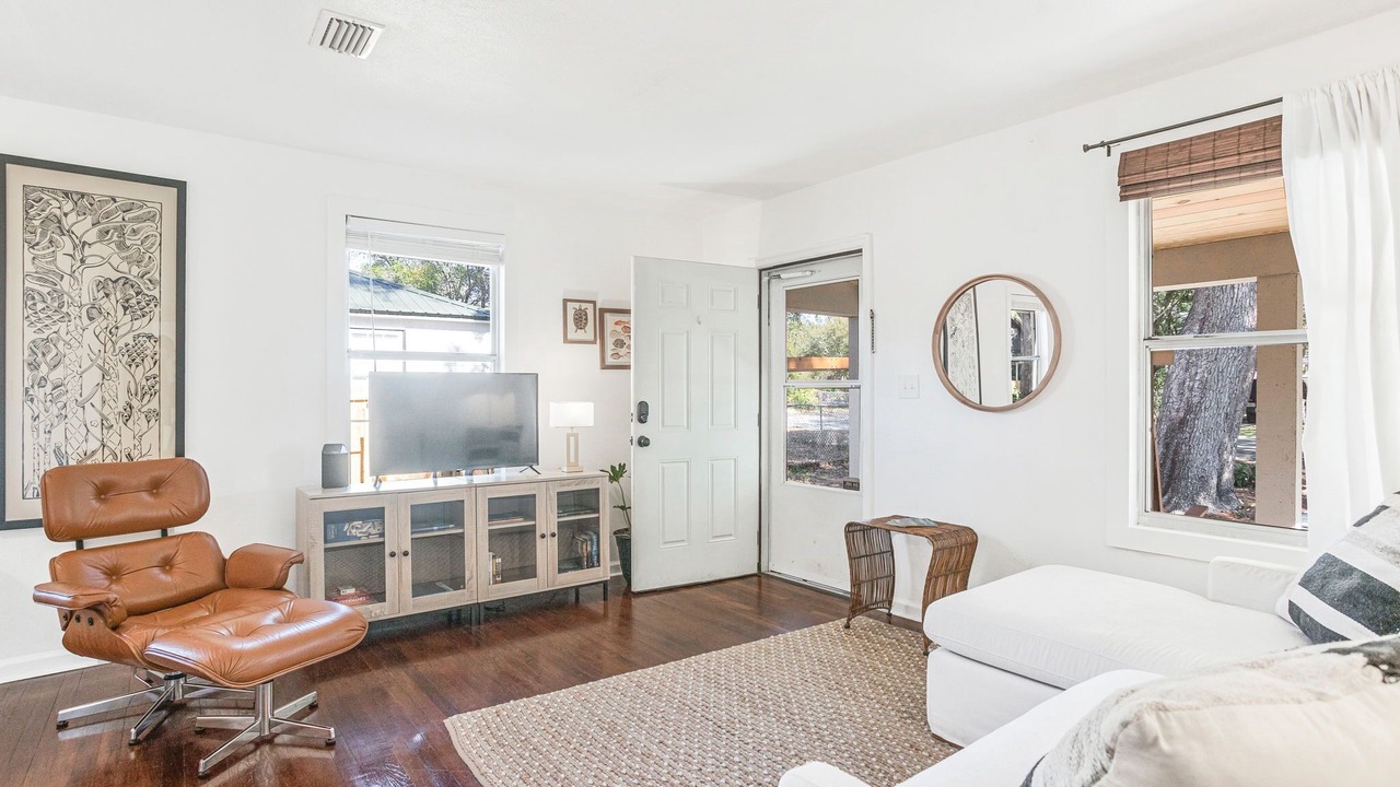 Photo of Livingroom in Navy Point