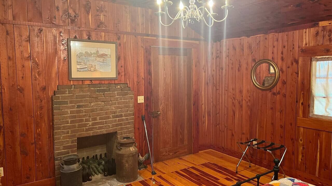 Photo of Bedroom in Clinton