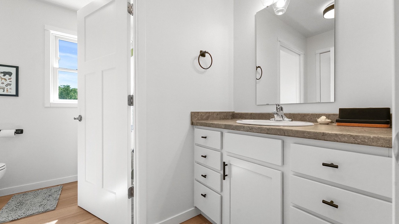 Photo of Bathroom in Maple City