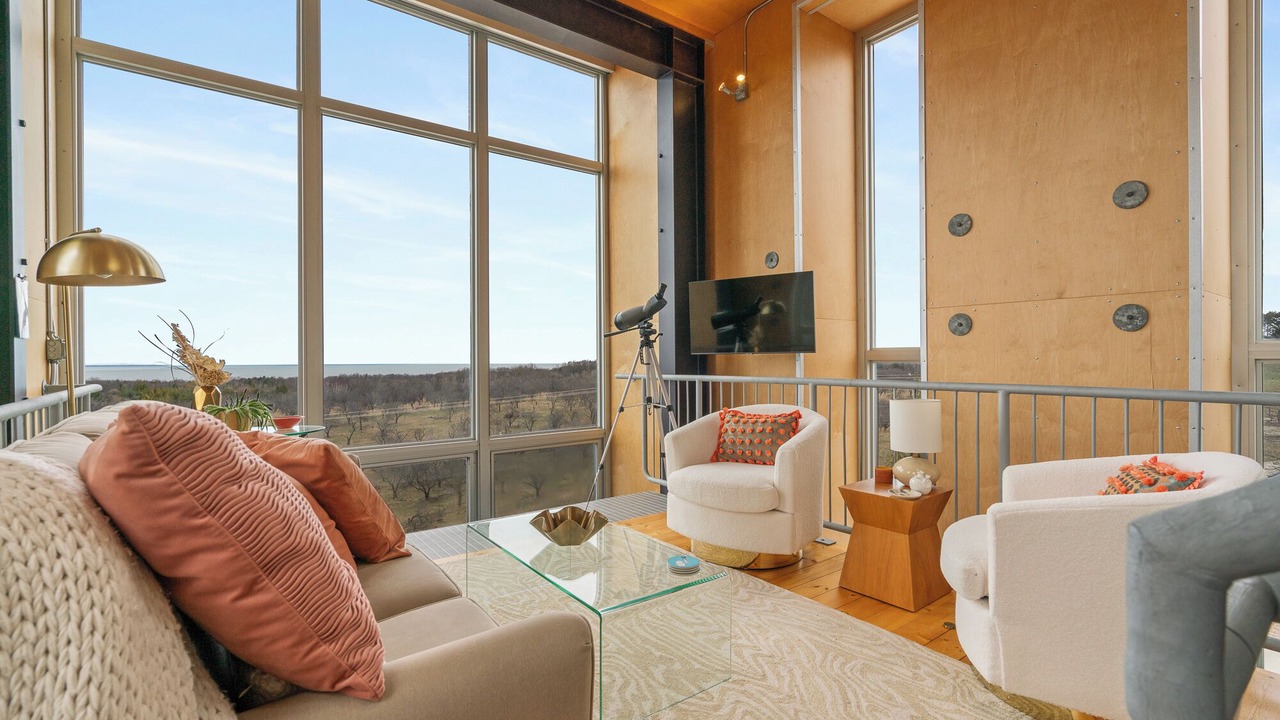 Photo of Livingroom in Northport