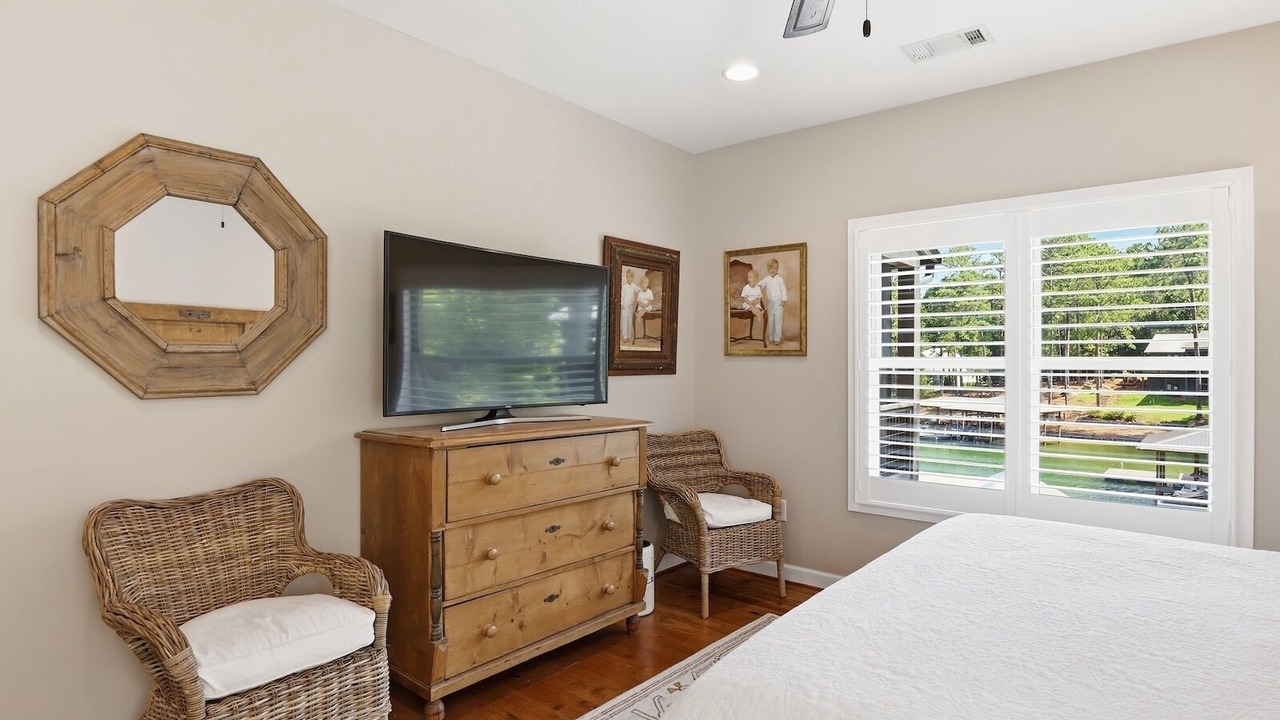 Photo of Bedroom in Pleasure Point