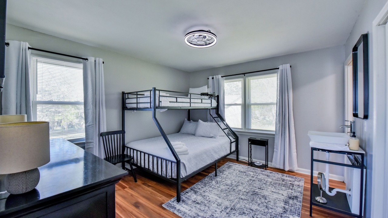 Photo of Bedroom in Tuscaloosa
