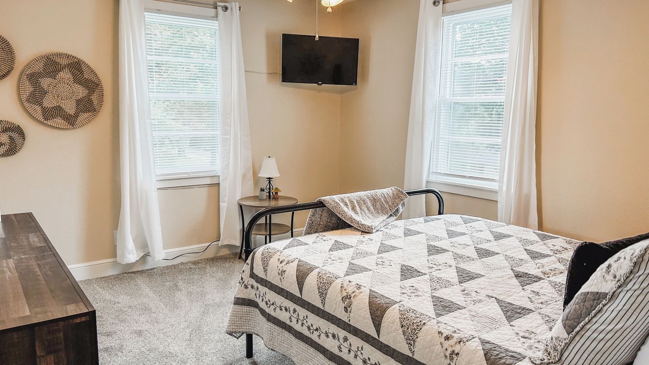 Photo of Bedroom in Weaver