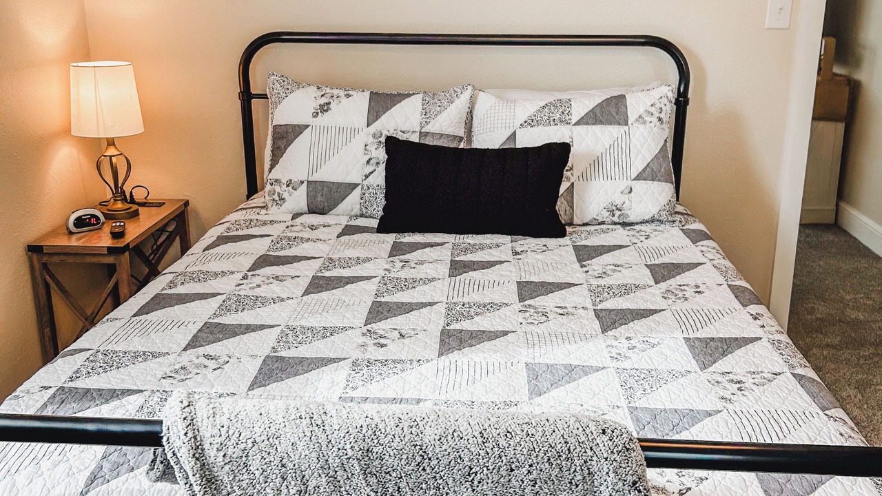 Photo of Bedroom in Weaver