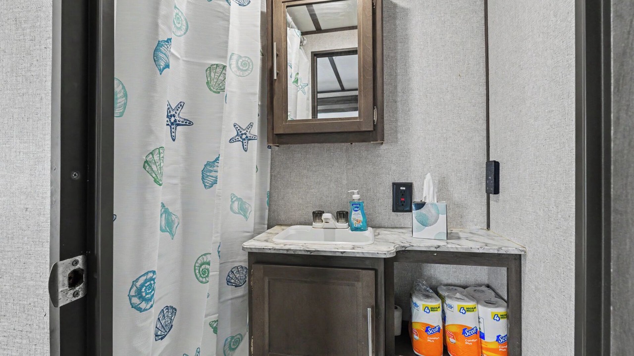 Photo of Bathroom in Oak