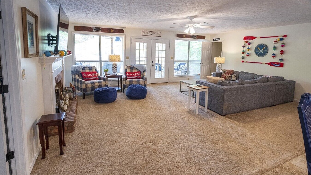 Photo of Livingroom in Jacksons' Gap
