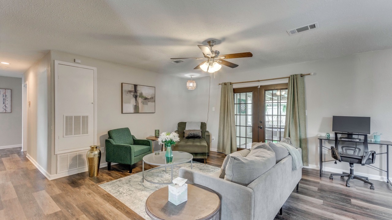 Photo of Livingroom in West Pensacola