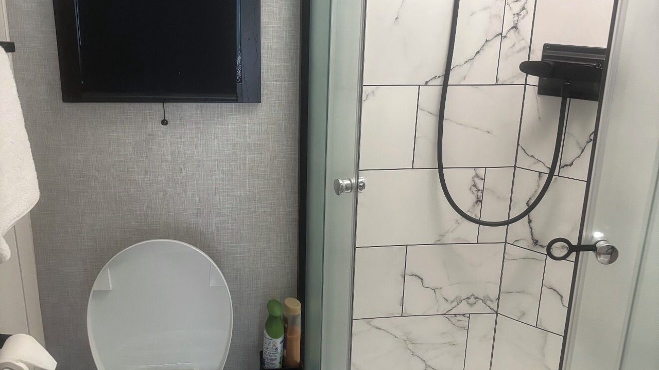 Photo of Bathroom in Oak