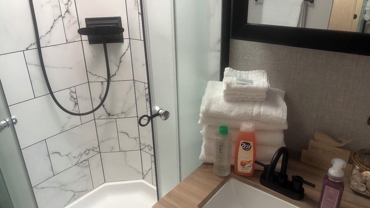 Photo of Bathroom in Oak