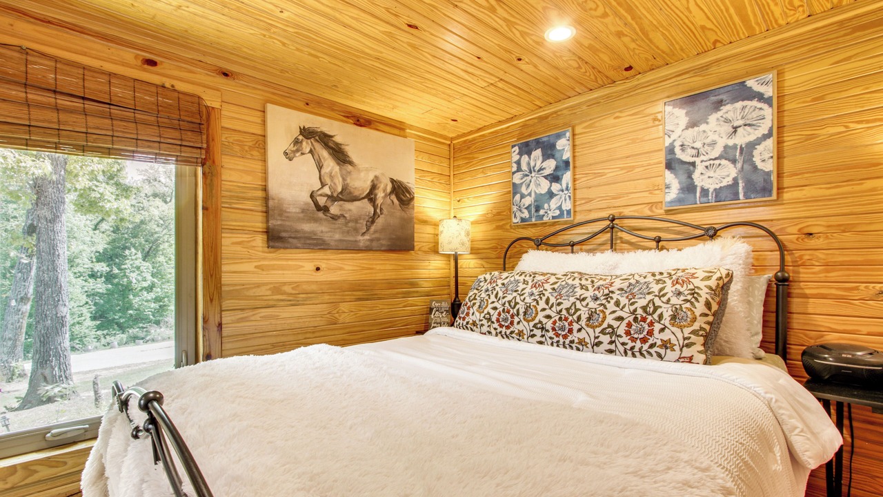 Photo of Bedroom in Rogersville
