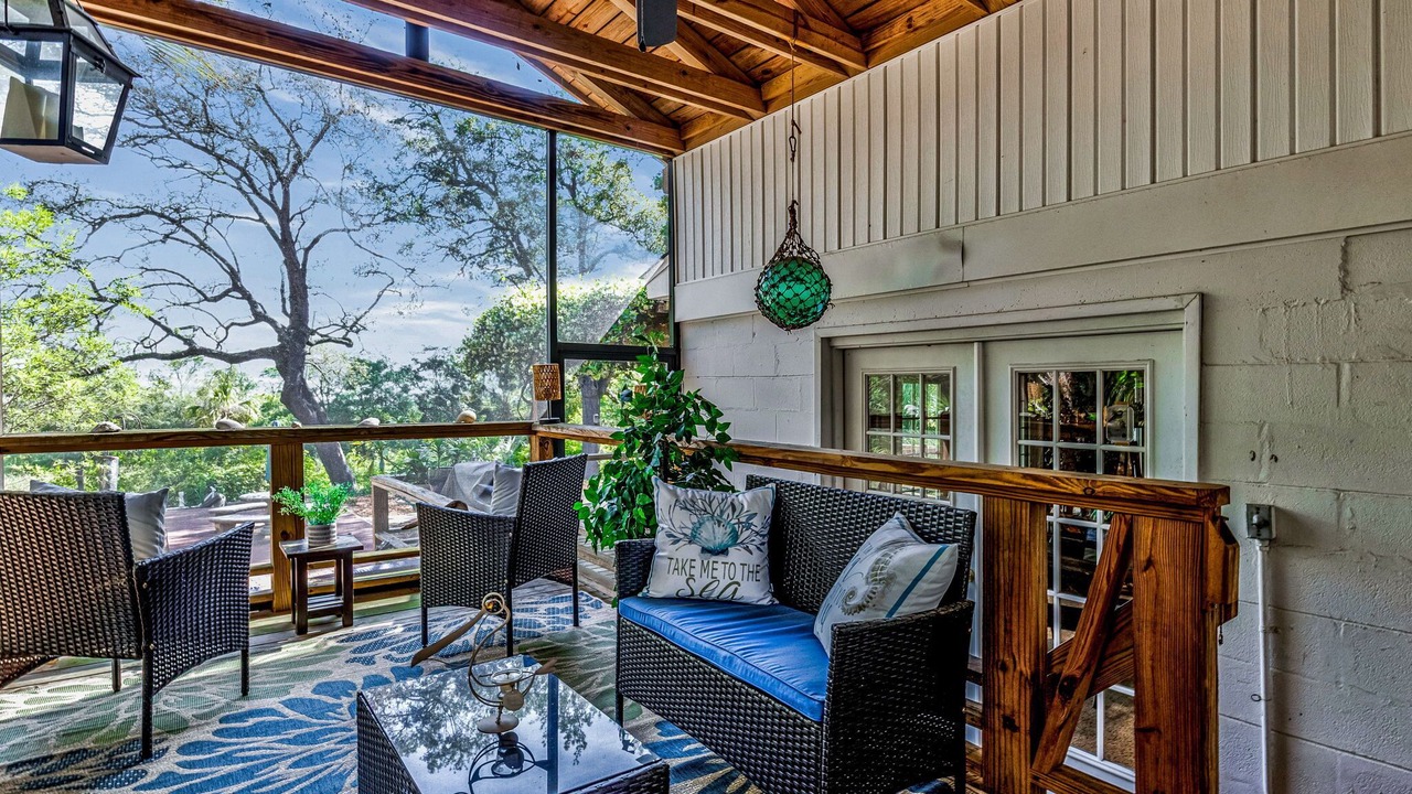 Photo of Patio Balcony in Ono Island