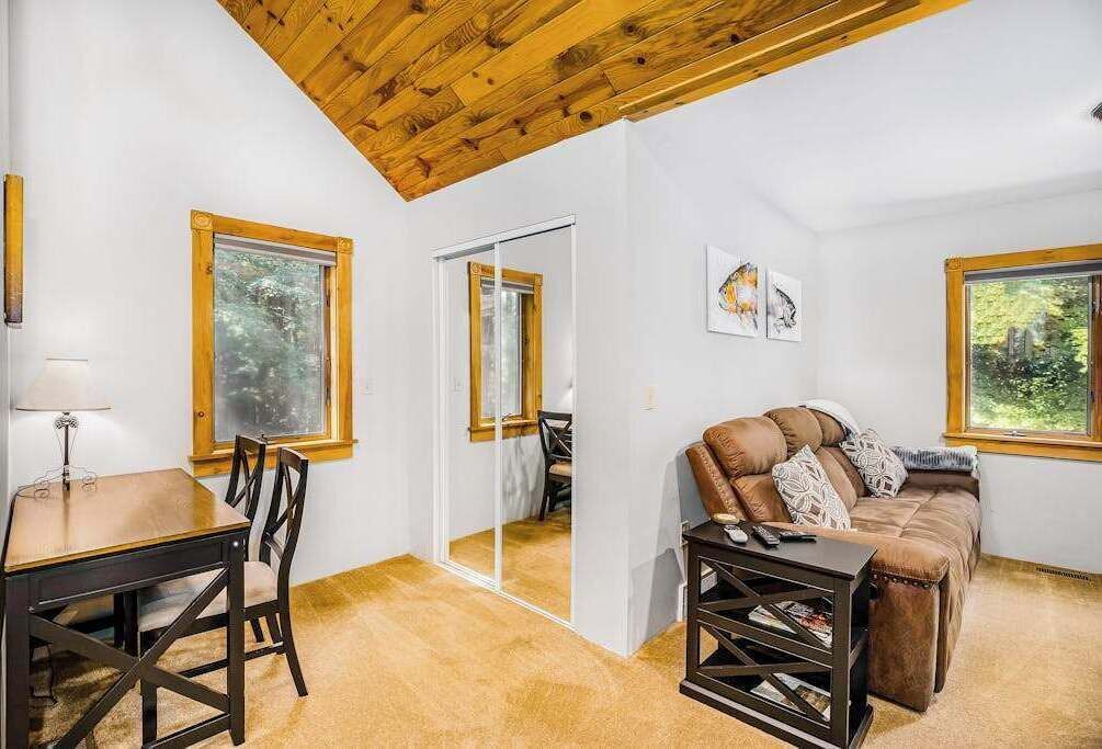 Photo of Livingroom in Thompsonville