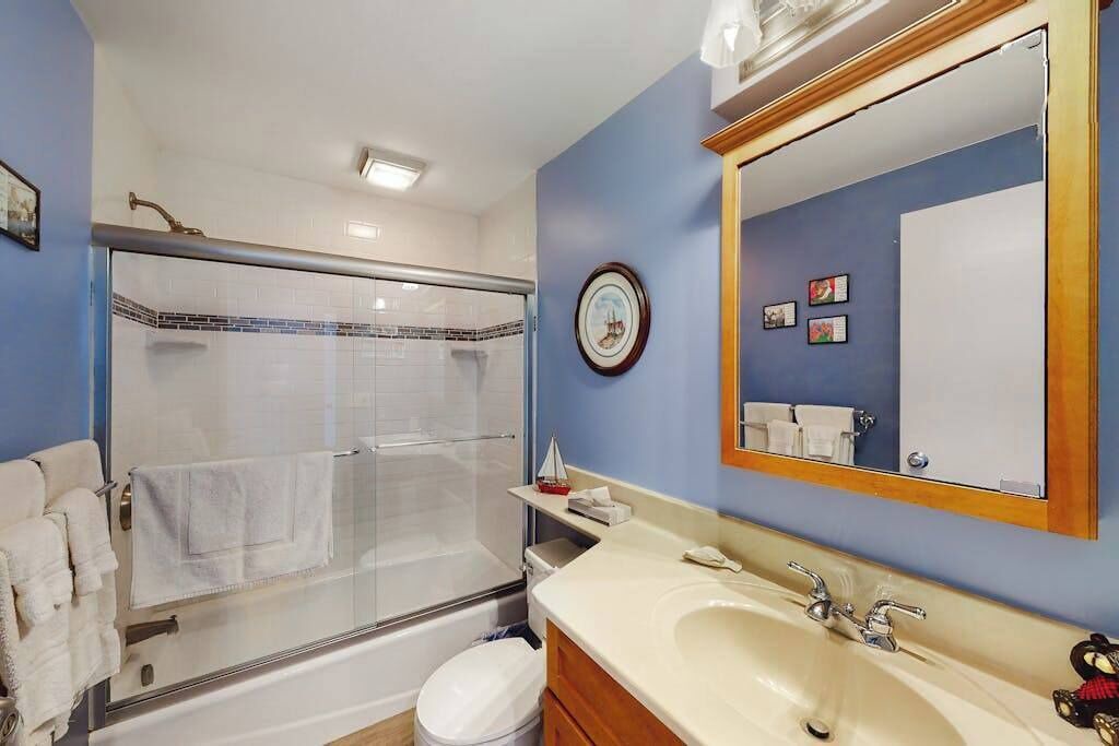 Photo of Bathroom in Maple City