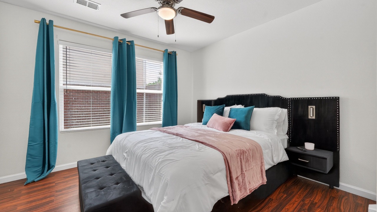 Photo of Bedroom in Normal