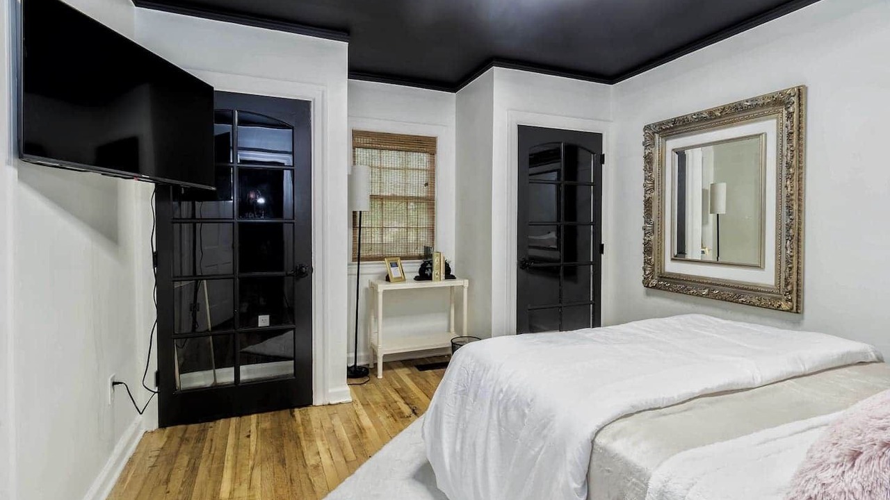 Photo of Bedroom in Jefferson Park