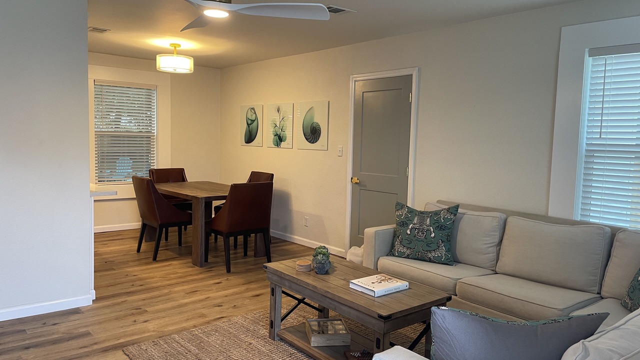 Photo of Livingroom in Navy Point