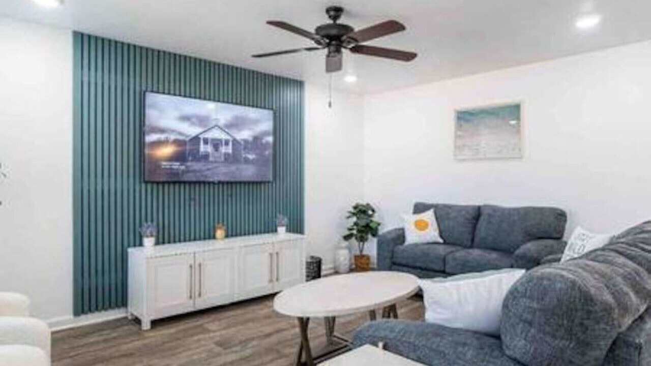 Photo of Livingroom in Foley