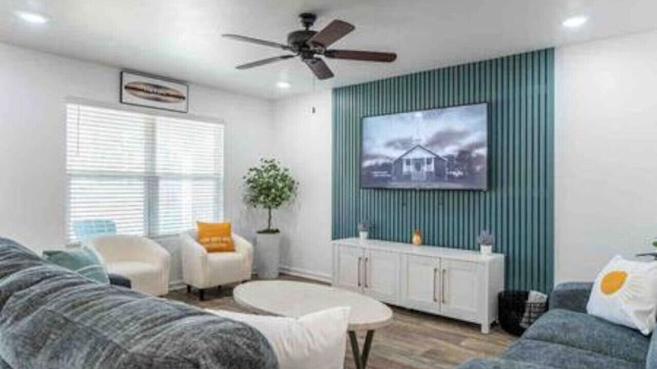 Photo of Livingroom in Foley