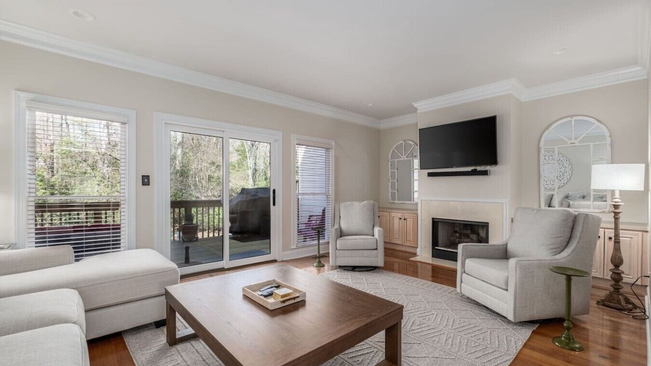 Photo of Livingroom in Hoover