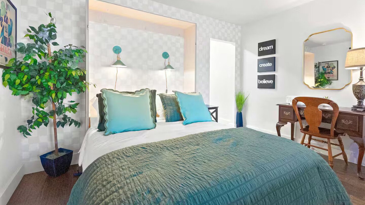 Photo of Bedroom in Central City
