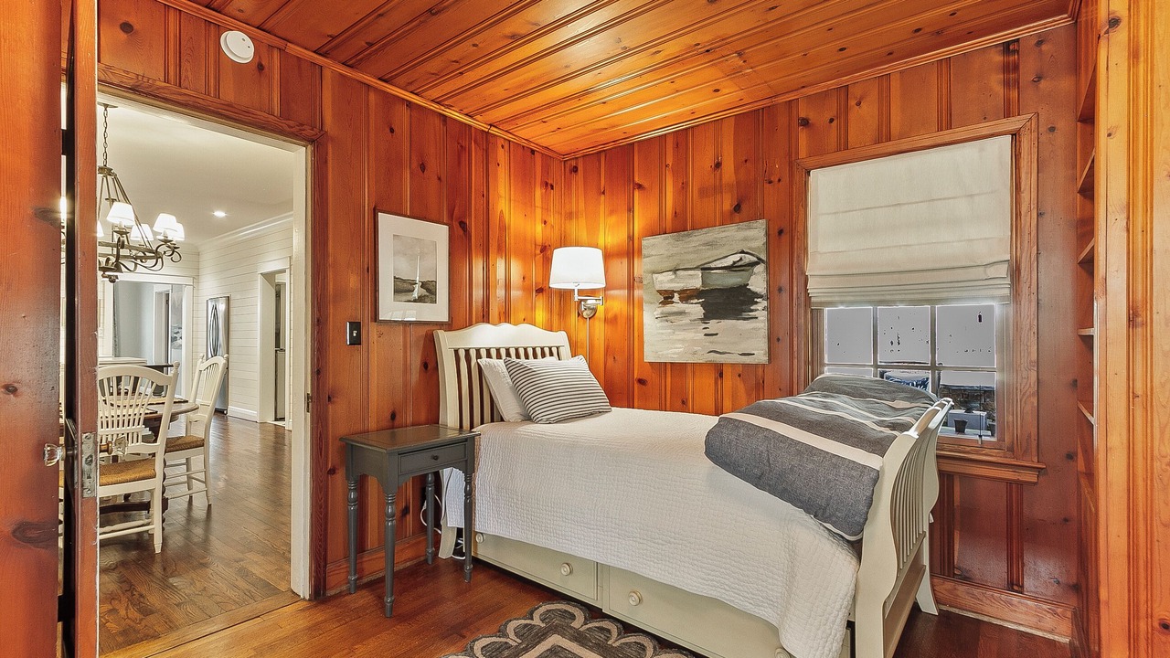 Photo of Bedroom in Northport