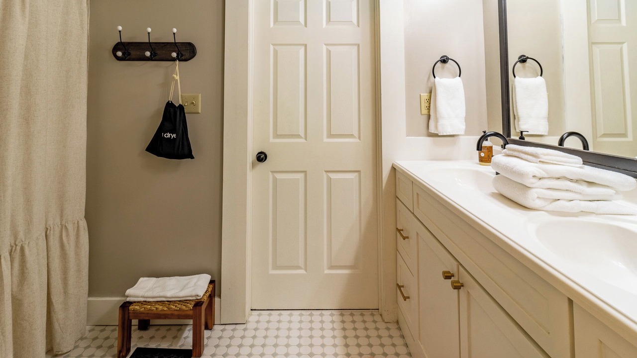 Photo of Bathroom in Flintstone