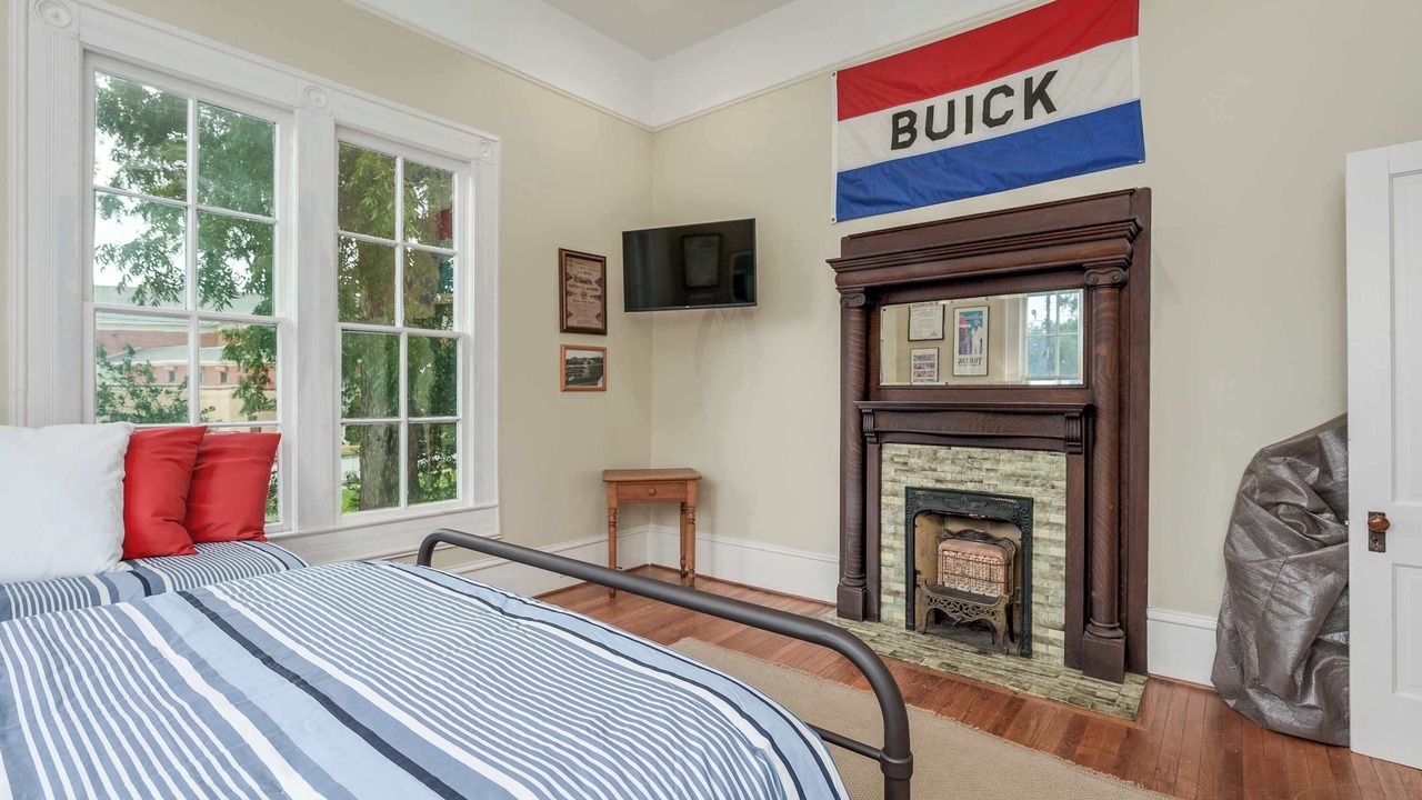 Photo of Bedroom in Northport