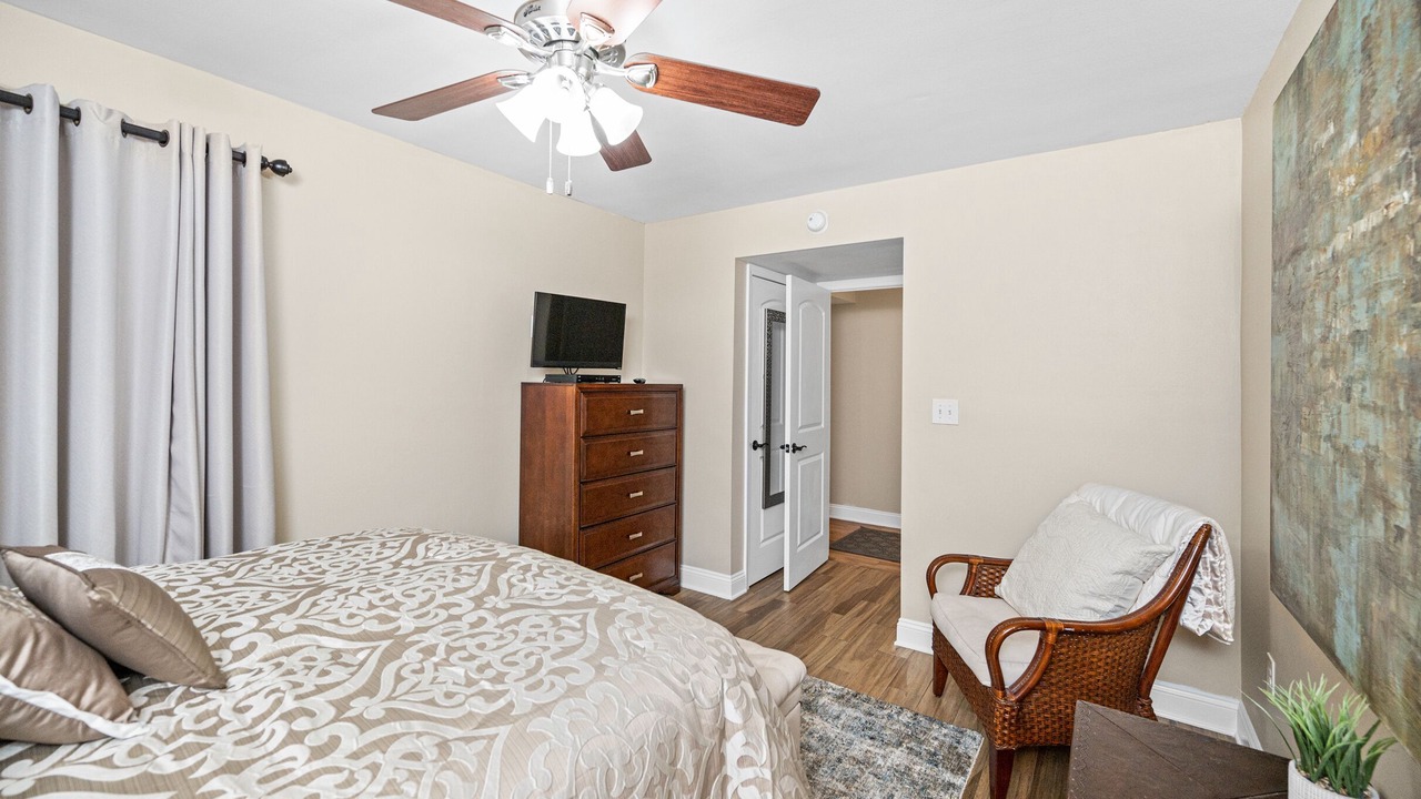Photo of Bedroom in Gulf Shores