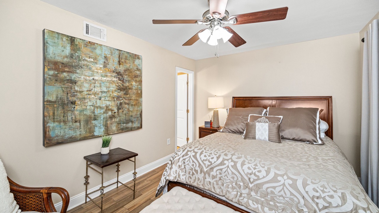 Photo of Bedroom in Gulf Shores