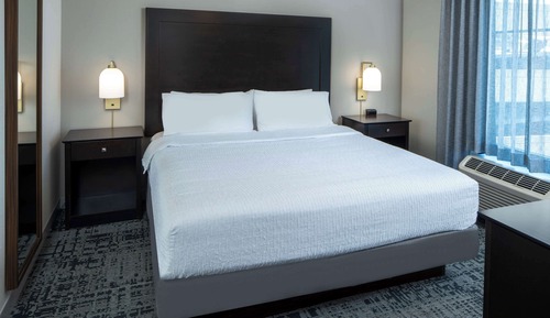 Suite, 1 King Bed, Accessible, Non Smoking