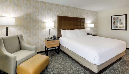 Room, 1 King Bed, Accessible (Upper Floor, Tub)