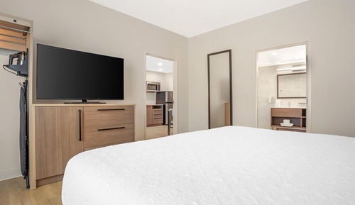 Suite, 1 King Bed, Accessible, Bathtub