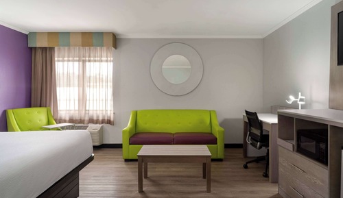Suite, 1 King Bed, Non Smoking