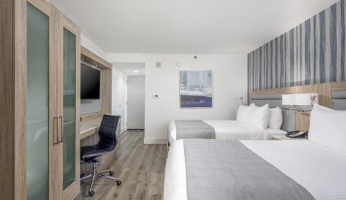 Standard Queen Room with Two Queen Beds and Island View