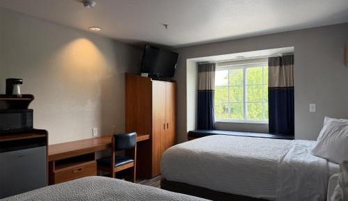 Queen Room with Two Queen Beds and Roll-In Shower - Disability Access/Non-Smoking