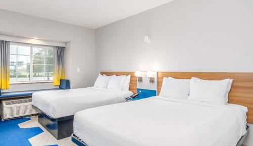 Queen Room with Two Queen Beds - Non-Smoking