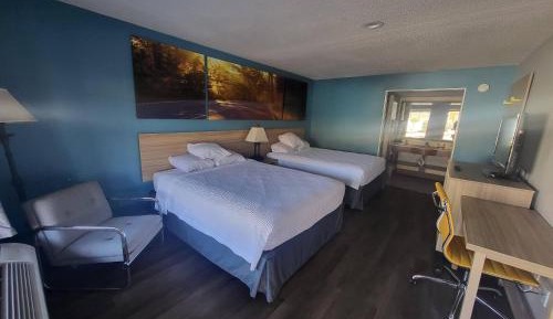 Quadruple Room with Two Queen Beds - Non Smoking