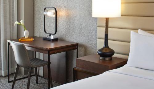 Club Level Deluxe King Room - Hearing Accessible