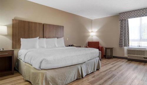 King Room with Bath Tub - Mobility Accessible/Non-Smoking