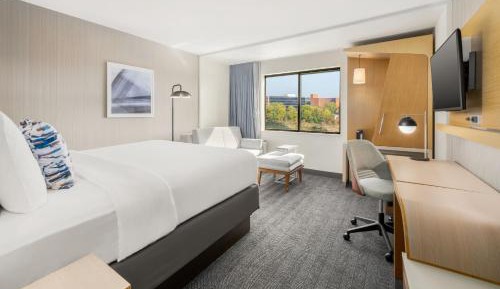 Queen Room with Two Queen Beds, River View and Sofa Bed - Hearing Accessible